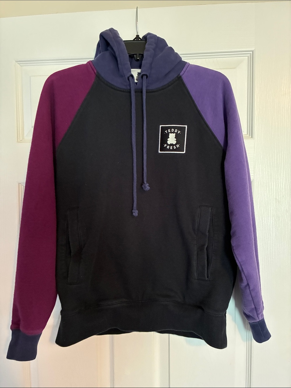 Teddy Fresh Colorblock Crewneck Hoodie – Black with Plum & Purple Sleeves small